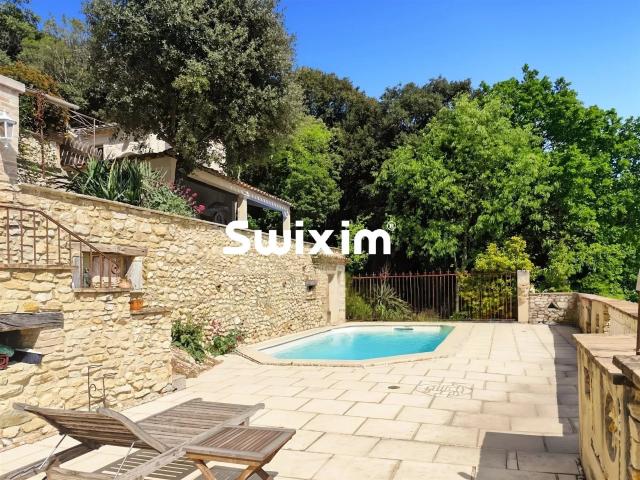 Belle propriété de 2 maisons avec piscine, 8 chambres, terra. 230m² Saint Montan