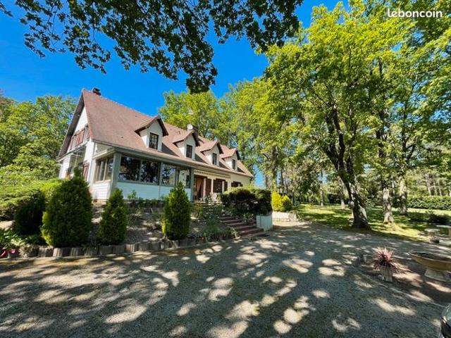 Belle propriété de 8 pièces principales avec grand terrain