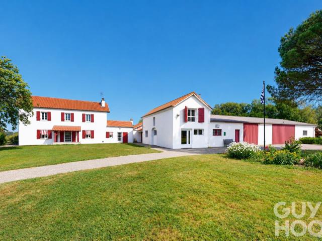 Belle propriété de caractère avec annexe et dépendance