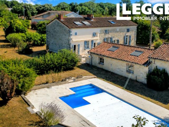 Belle propriété de caractère avec piscine sur plus de 6,5 hectares