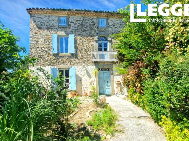 Belle propriété de caractère en pierre avec 7 chambres, b elle jardins piscine et garage