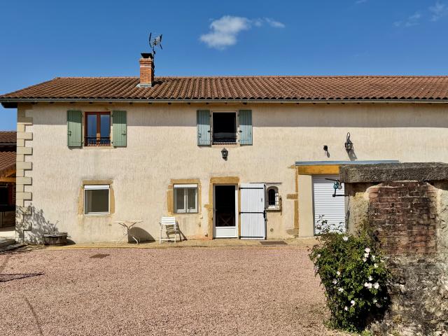 Belle propriété de caractère rénovée de 202 m2 sur un terrain arboré de 1364m2