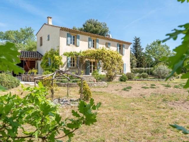 Belle propriété de Lacoste avec vue et piscine
