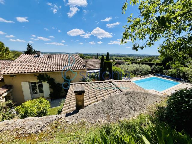 Belle propriété du sud de la France. Maison typiquement prov. 201m² Sernhac