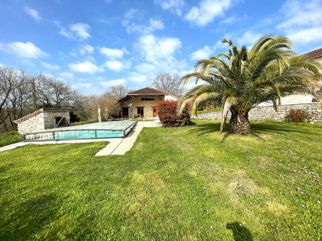 Belle propriété en pierre à Hautefage La Tour + piscine 321m² Hautefage la Tour