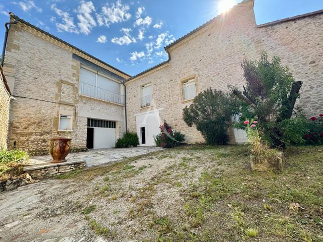 Belle propriété en Pierres 250 m2 + dépendances