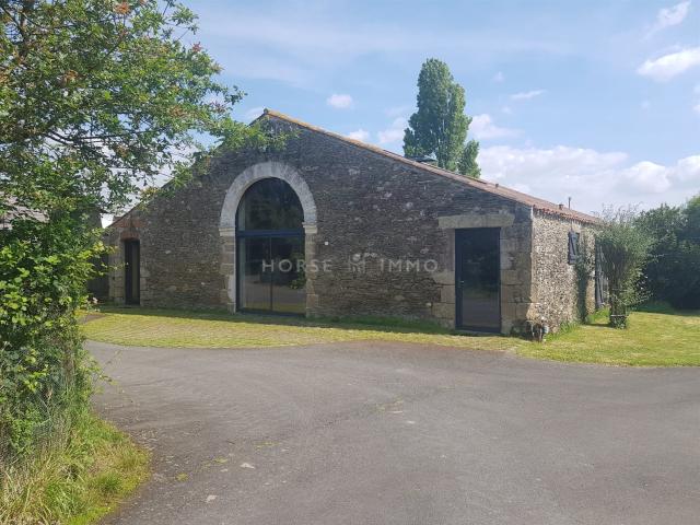 Belle propriété équestre avec deux maisons et 9 hectares en. 443m² La Garnache