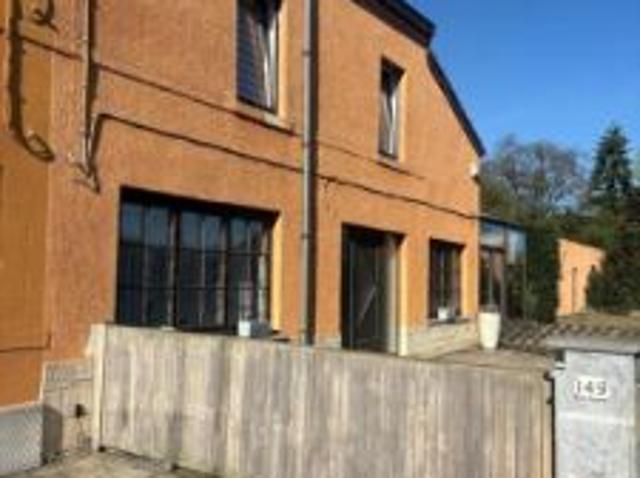 Belle propriété s'étendant sur 27a56ca avec annexes & garage