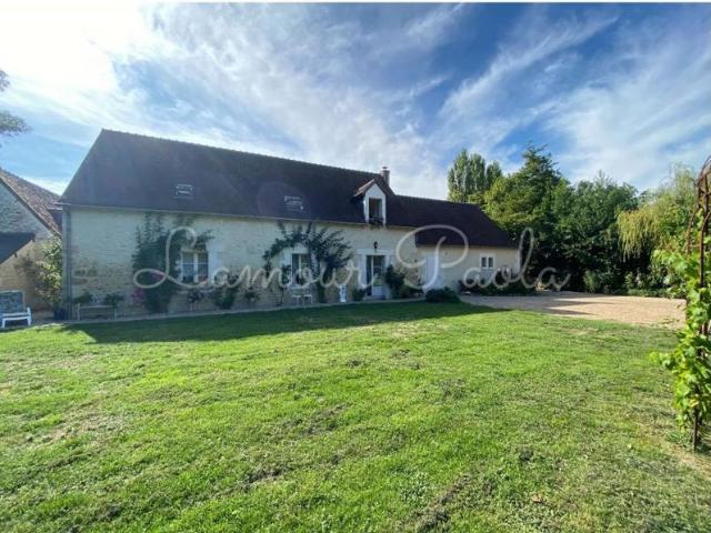 Belle propriété sur 1.34 ha, bordée par un ruisseau