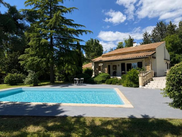 Belle propriété sur 1 hectare avec vue sur Uzès 110m² Saint Quentin La Poterie