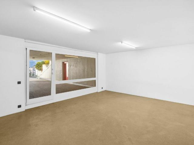 Beautiful versatile surface for sale in the heart of Sion | dreamo. Ch