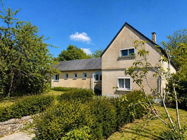 Bellême centre à pied Grande maison 7 chambres avec jardin de 1800 m², garage et fort potentiel