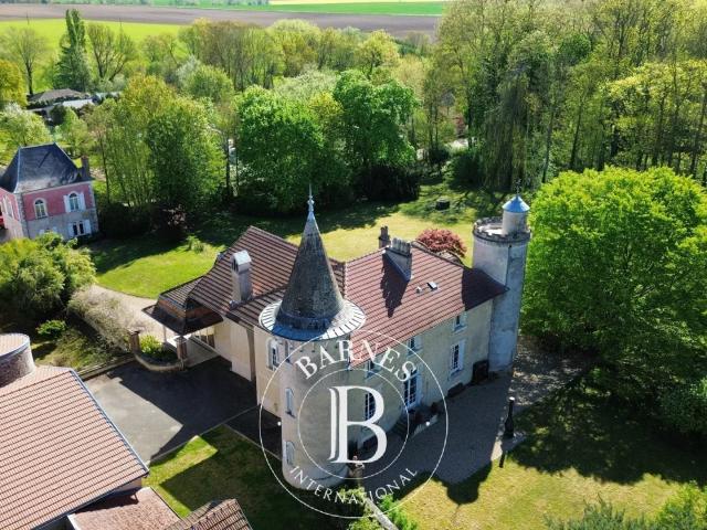 Belleau – Château inscrit partiellement aux Monuments Histor. 600m² Belleau