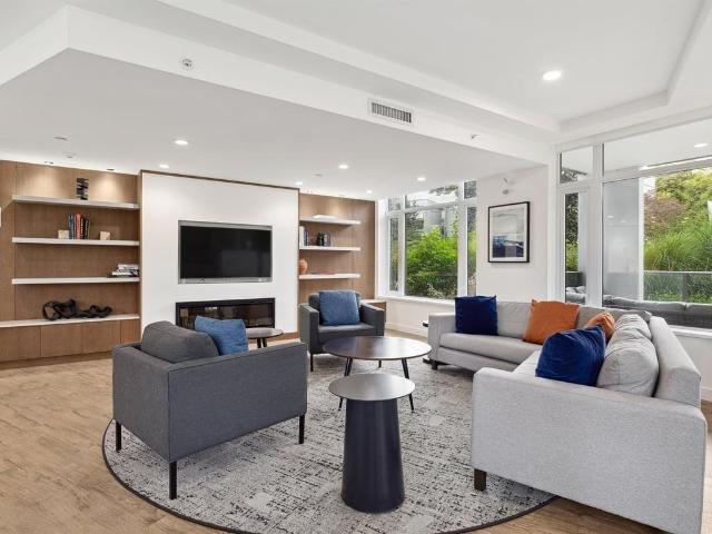 Bellevue Tower Studio Apartment for Rent at 195 21st St, West Vancouver, BC V7V 4A4 Ambleside