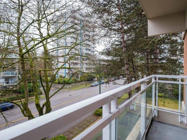 Bellevue Towers Apartments 1 Bedroom Apartment for Rent at 4639 10th Ave W, Vancouver, BC V6R 2J3 West Point Grey