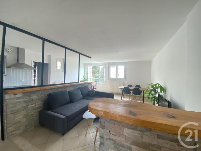 BELLEVUE: Appartement de type 3 en très bon état et meublé, d'une.