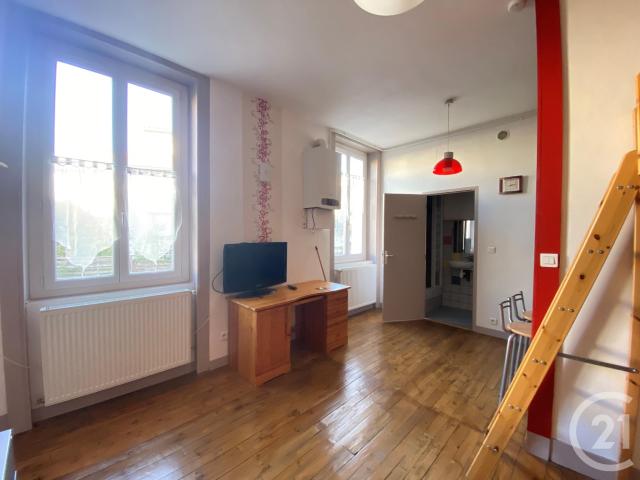 BELLEVUE: Studio meublé de 26m² situé au 1er étage d'une petite.