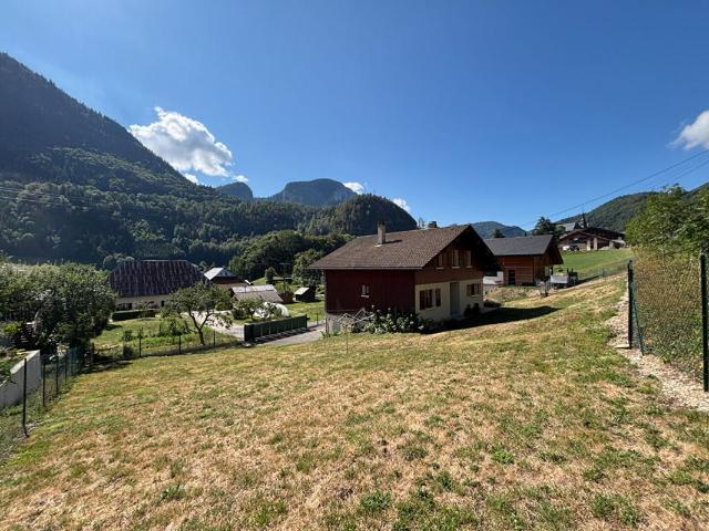 BELLEVAUX Maison T6 120 m², 1180m² de terrain, secteur calme 74470