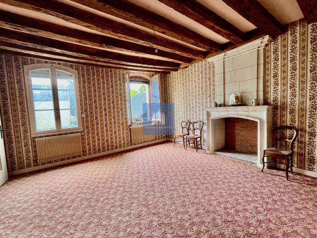 BELLEVIGNE LES CHATEAUX 49 FERME DU 18e AU COEUR D'UN VILLAGE HISTORIQUE