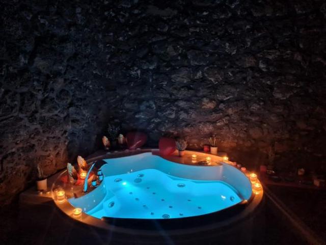 Bellissima Camera Vasca Jacuzzi Piscina Interna,In Zona Acireale anche day use