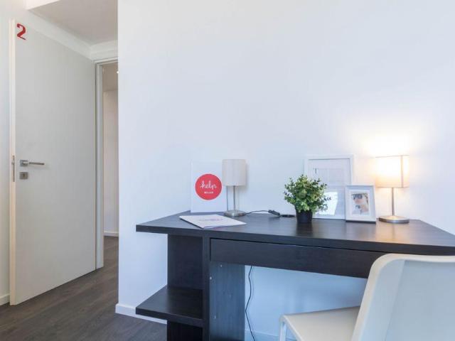 Bellissima camera con balcone in Via Pezzotti