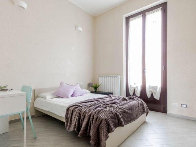 Bellissima camera con balcone in Via Pezzotti