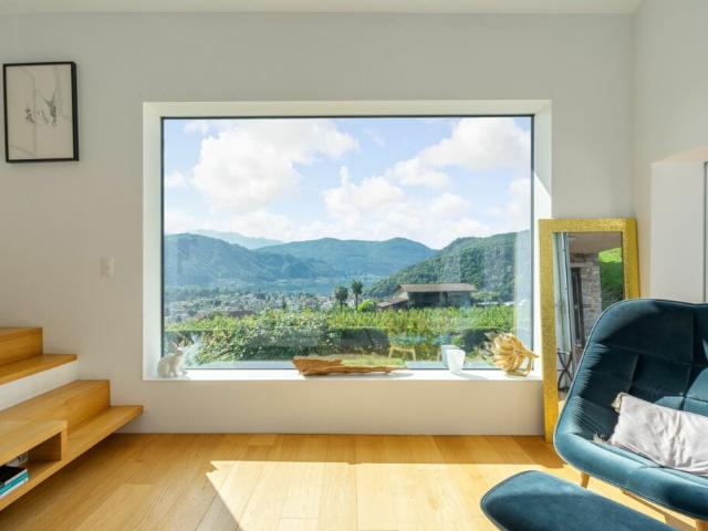 Bellissima casa nel verde con vista lago e piscina