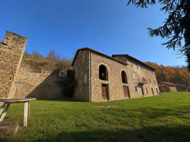 Bellissima cascina in pietra con vista panoramica sulle coll. 250m² Acqui Terme