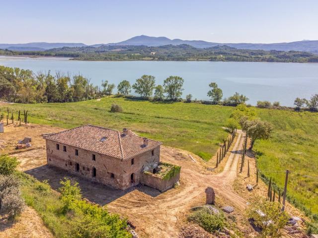 Bellissima proprietà da ristrutturare a Castiglione del Lago 525m² Castiglione del Lago