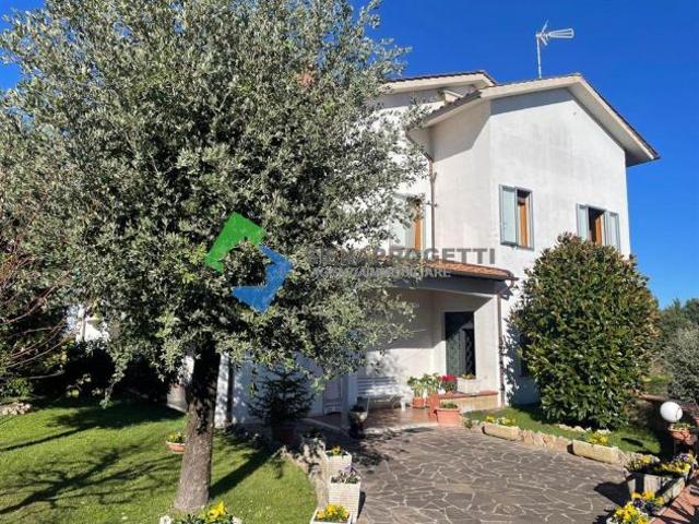 Bellissima villetta bifamiliare alla Ripa con giardino privato e garage