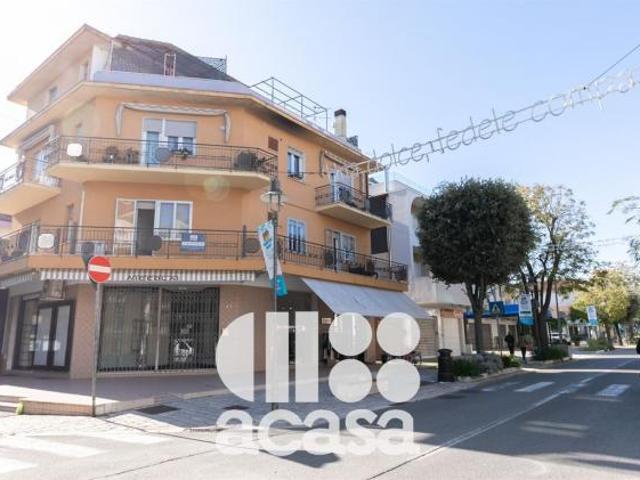 BELLISSIMO APPARTAMENTO CON 3 CAMERE DA LETTO