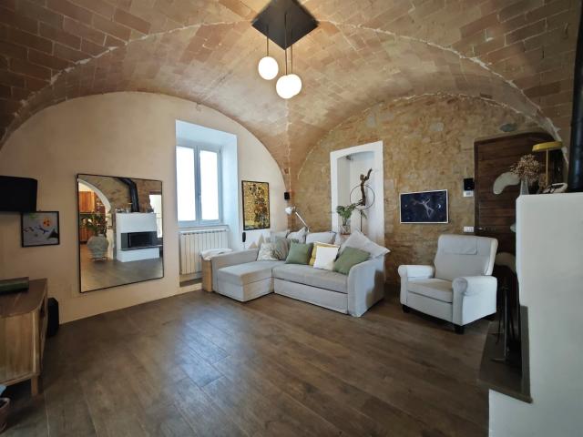 Bellissimo appartamento con giardino nella prima campagna di. 160m² Volterra