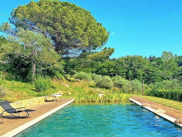 Bellissimo podere ristrutturato con cura e con i moderni con. 900m² Santa Fiora