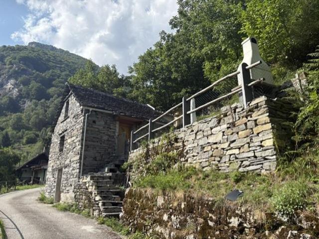 Bellissimo rustico ristrutturato di 3.5 locali con giardino / Wunderschönes, renoviertes 3.5 Zimmer Rustico mit Garten
