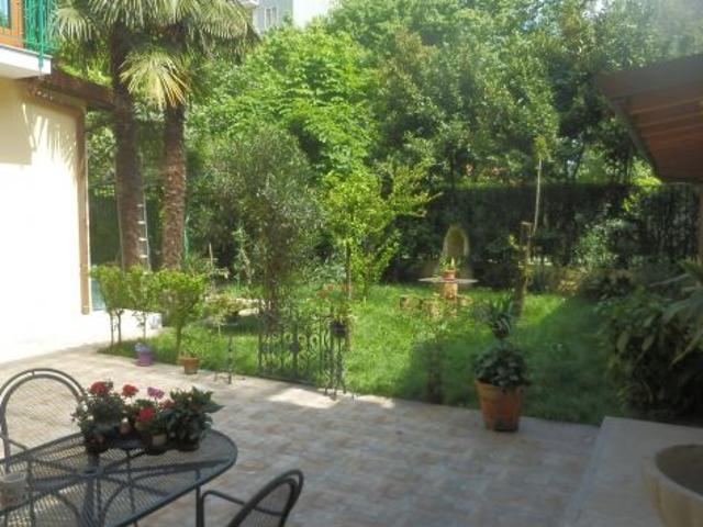BELLISSIMO TRILOCALE ECOLOGICO IN VILLA DI 90 MQ. AFFORI CENTRO A 100 MT DA MM