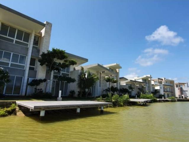 Bello TownHouse de 157m2 con muelle privado. CODIGO 1771732
