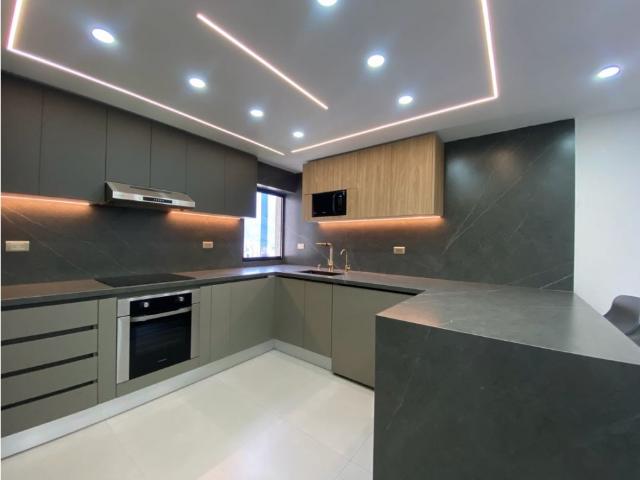 Bello Apartamento en venta En ChulaVista, 1H,2B, 1E