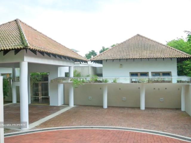 Belmont Road D10, Detached