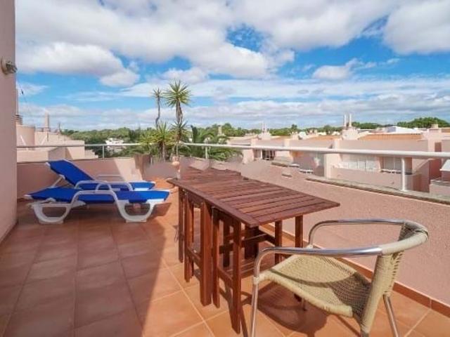 Belo apartamento 0+1 quarto com terraço privado em um condomínio com piscina em Vilamoura