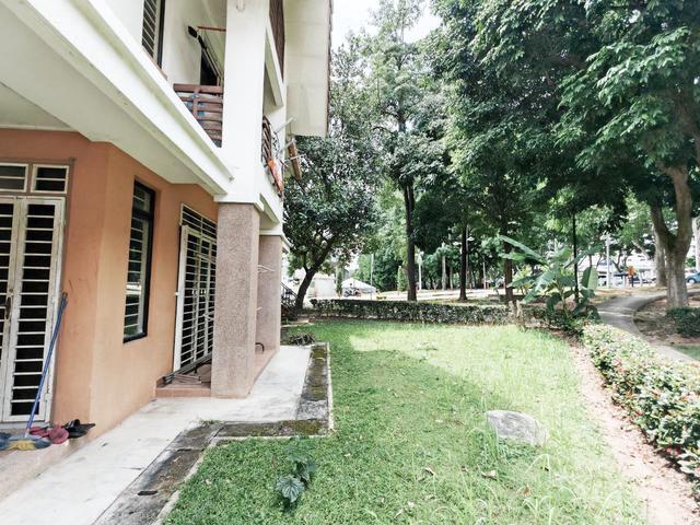 BELOW 1M 25sty CORNER LOT PRESINT 18 6R5B