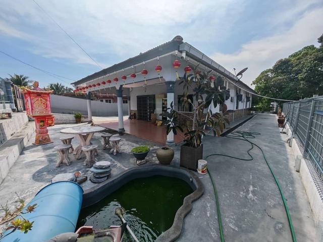 BELOW VALUE1sty Bungalow Alor Gajah 5737 sqft FREEHOLD Renovated