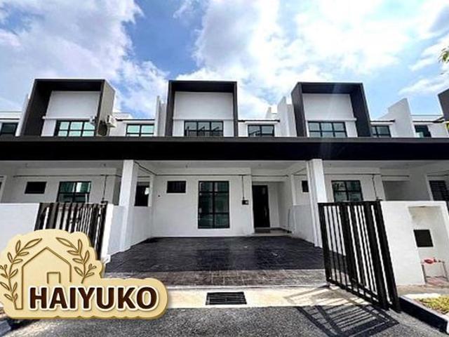 BELOW VALUE Gated Guarded 2 Storey for SALE LA CASA LUNAS