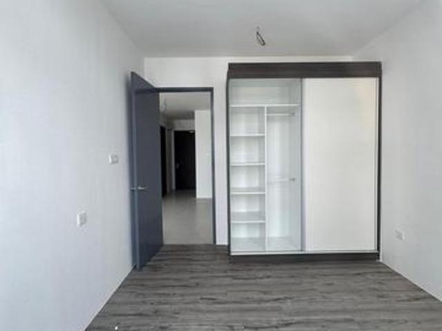 Below Value Podium Apartment Brand New High Floor Unit For Sale