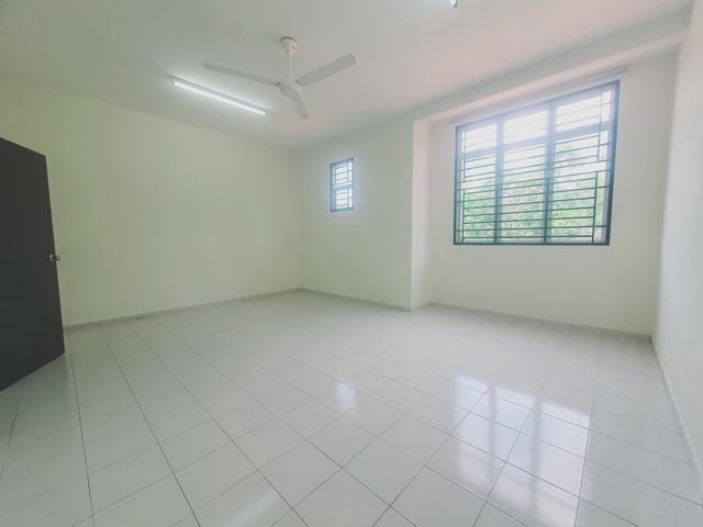 Below Value RM60K Face Padang 2 Sty Teres 24x70 Sutera Wangi Infineon