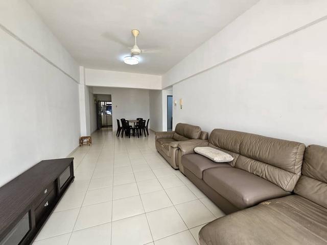 BELOW VALUE Straits Court Condominium Ujong Pasir near Melaka Raya