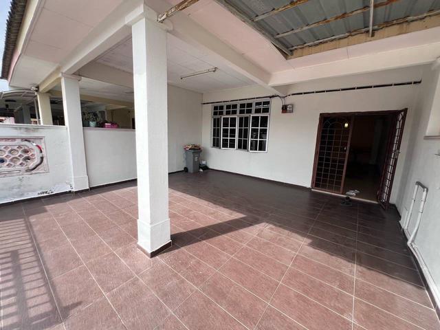 BELOW VALUEPulau Gadong Good Condition 2sty Reno Extended New Paint