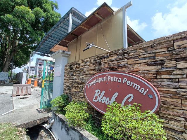 Below Bank Medium Level Putra Permai Block C 905sf behind Equine Mc D