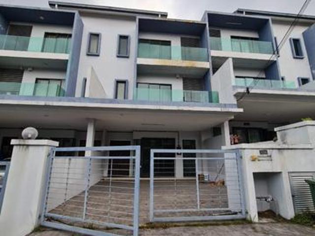 Below Bank 100K5 bedrooms 25 Sty house Gate and Guarded Semenyih