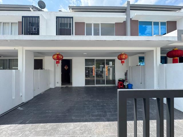 BELOW MARKET 22X60 2 Storey Terrace House Garland Kota Emerald