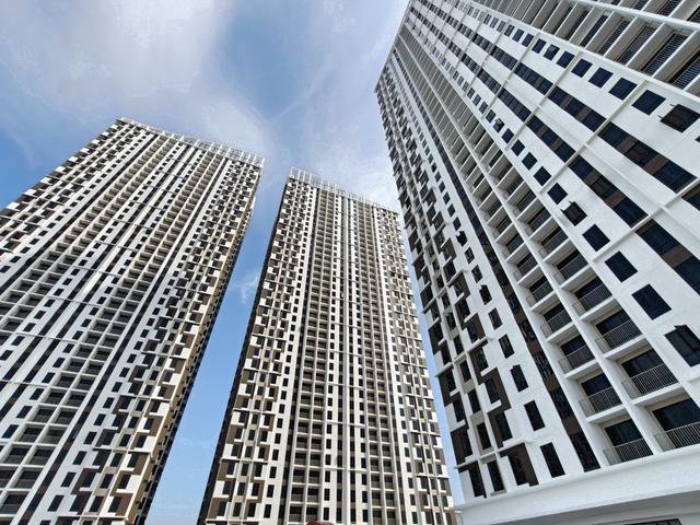 Below Market 70K Vivo Executive Condo Batu Kawan Corner Lot